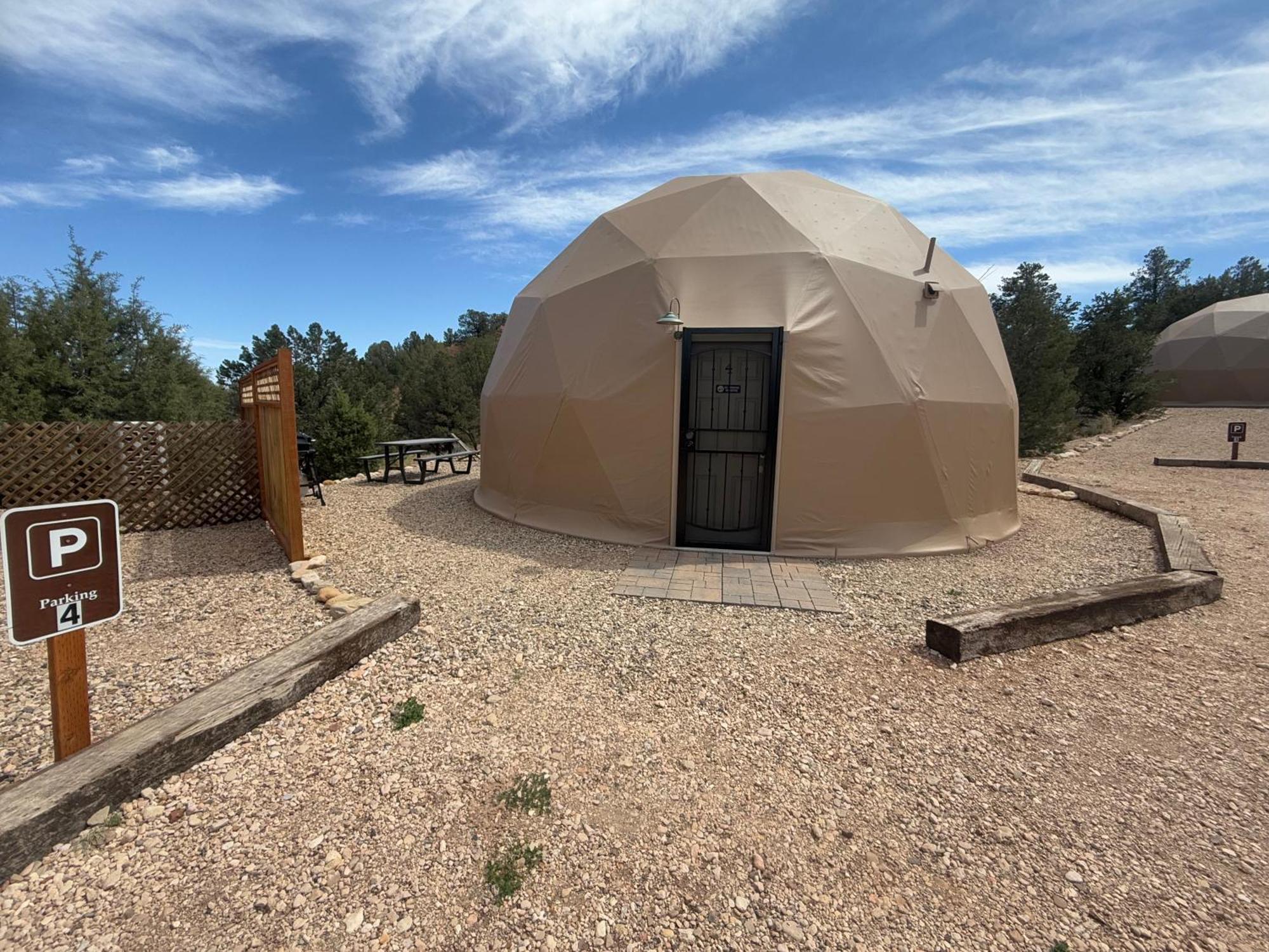 Bryce Glamp And Camp Hotel แคนนอนวิลล์ ภายนอก รูปภาพ