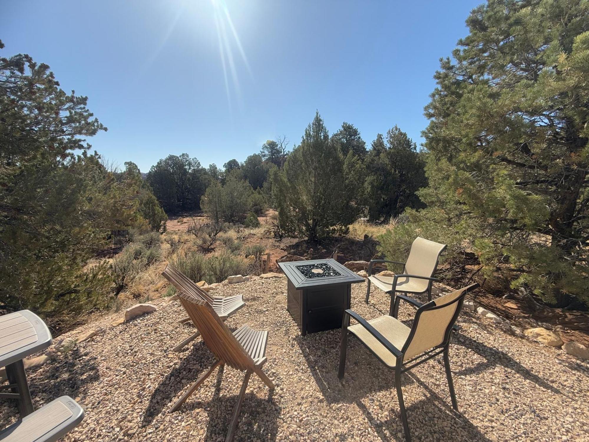 Bryce Glamp And Camp Hotel แคนนอนวิลล์ ภายนอก รูปภาพ